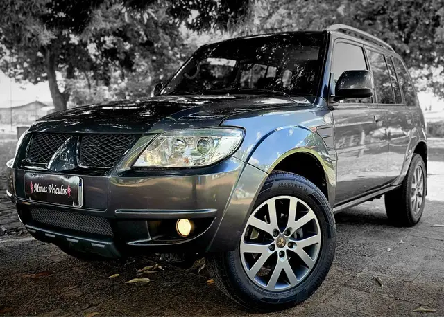 Carro Mitsubishi Pajero TR4 2013 2.0 16V 4x2 (Flex)