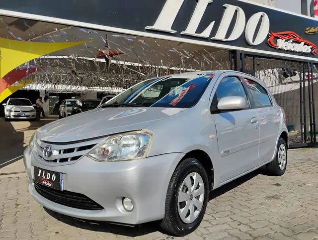 Carro Toyota Etios 2013 XS 1.3 (Flex)