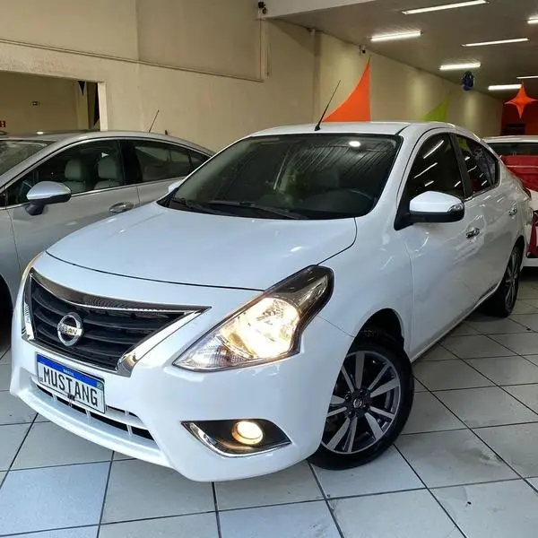 Nissan Versa 1.6 16V SL FlexStart (Flex)