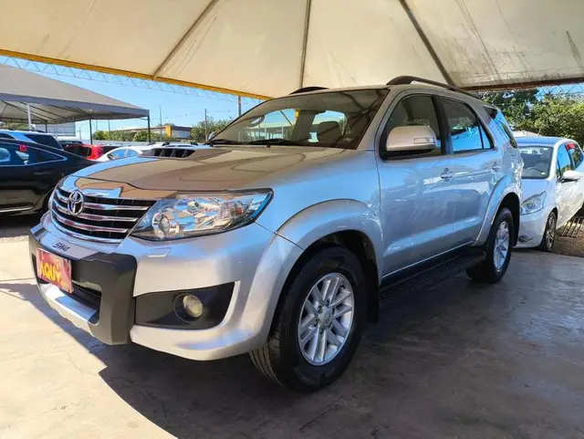 Carro Toyota Hilux SW4 2013 SRV 3.0 TDI 4X4 (5 Lugares)