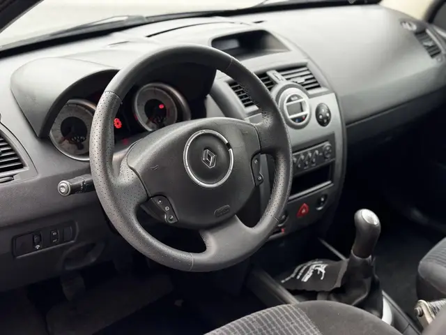 Carro Renault Megane Grand Tour 2011 Mégane Grand Tour Dynamique 1.6 16V (flex)