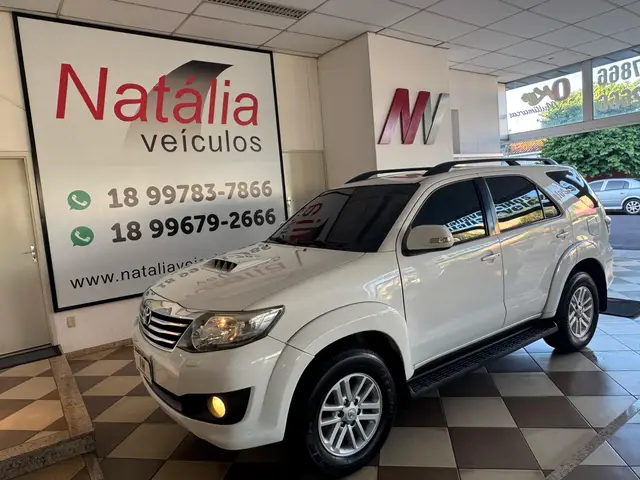 Carro Toyota Hilux SW4 2012 SRV 3.0 4X4 (7 Lugares)