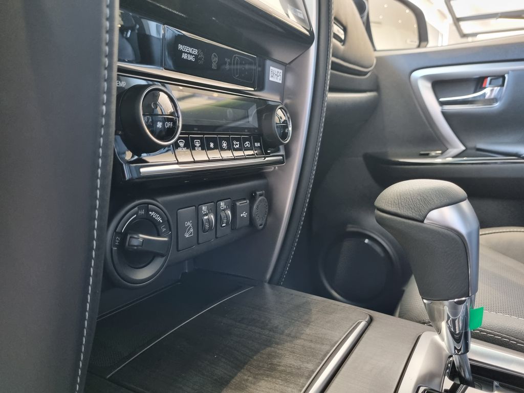 SW4 SRX Platinum 2.8 Turbodiesel 4x4 (Aut.) (7 Lugares)