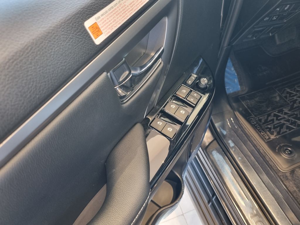 SW4 SRX Platinum 2.8 Turbodiesel 4x4 (Aut.) (7 Lugares)