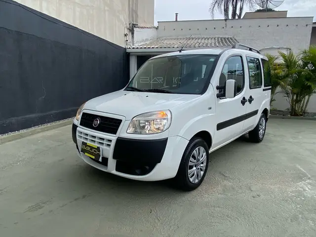 Carro Fiat Doblò 2018 Essence 1.8 7L (Flex)