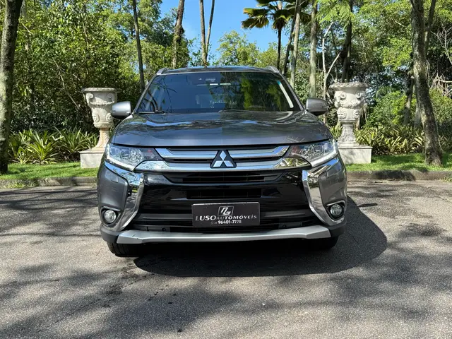 Carro Mitsubishi Outlander 2018 2.2 DI-D Mid 4WD