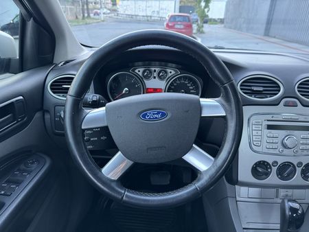 Focus Sedan GLX 2.0 16V (Flex) (Aut)