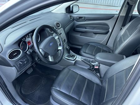 Focus Sedan GLX 2.0 16V (Flex) (Aut)