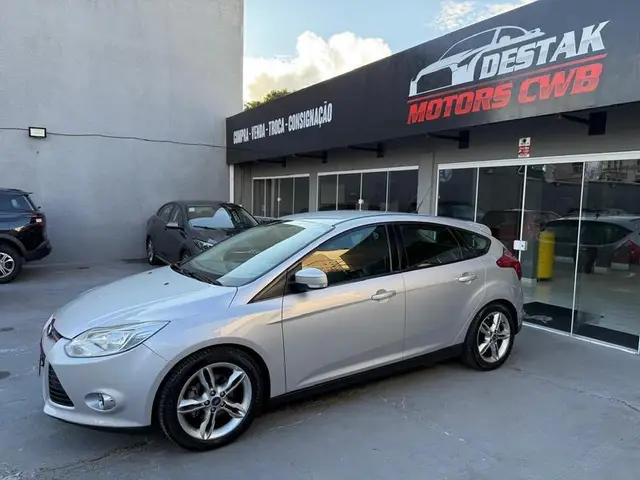 Carro Ford Focus Hatch 2015 SE 2.0 16V PowerShift