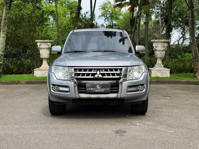 Carro Mitsubishi Pajero Full 2015 HPE 3.8 3p