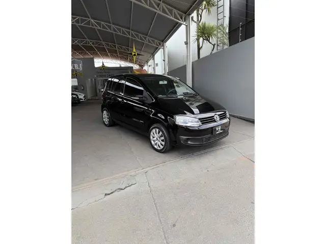 Carro Volkswagen Fox 2013 1.0 VHT (Flex) 4p