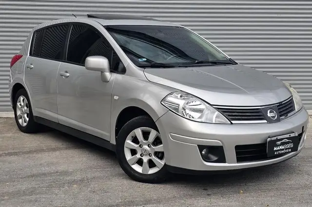 Carro Nissan Tiida 2008 SL 1.8