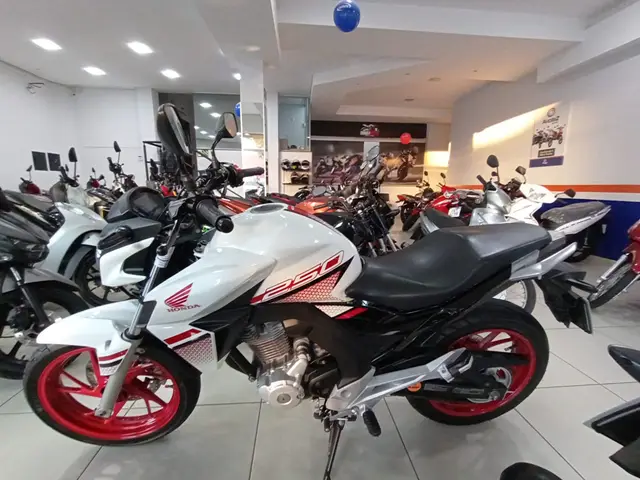 Moto Honda CB 250F Twister 2022 (CBS)