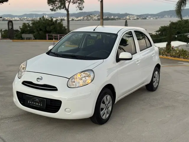 Carro Nissan March 2012 1.0 16V S (Flex)