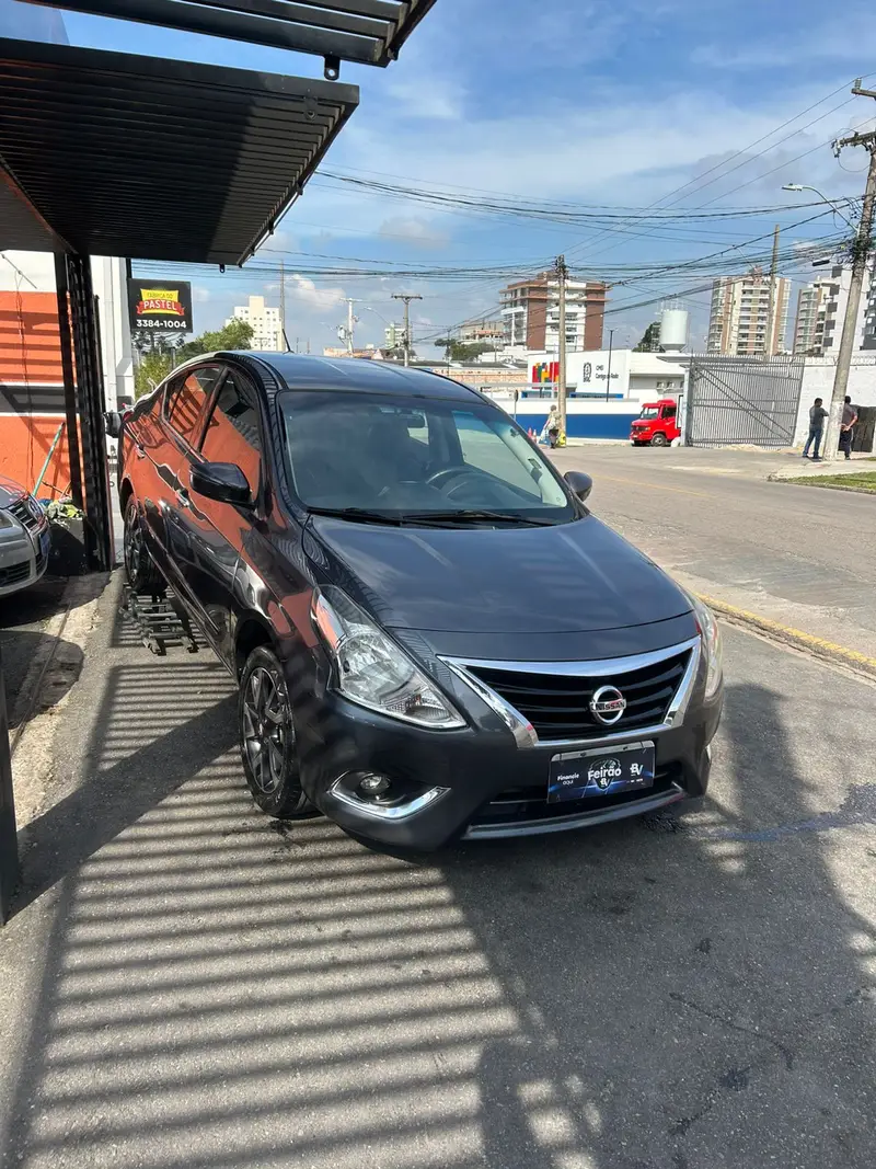 Nissan Versa 1.6 16V Unique (Flex)