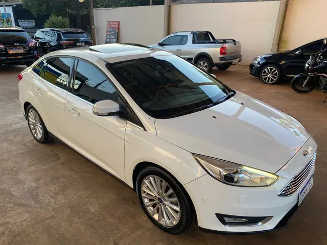Carro Ford Focus Hatch 2016 Titanium Plus 2.0 PowerShift
