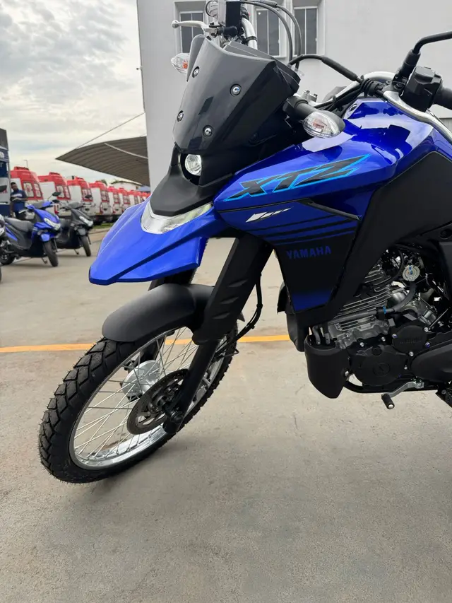 Moto Yamaha XTZ 250 Lander 2025 Connected