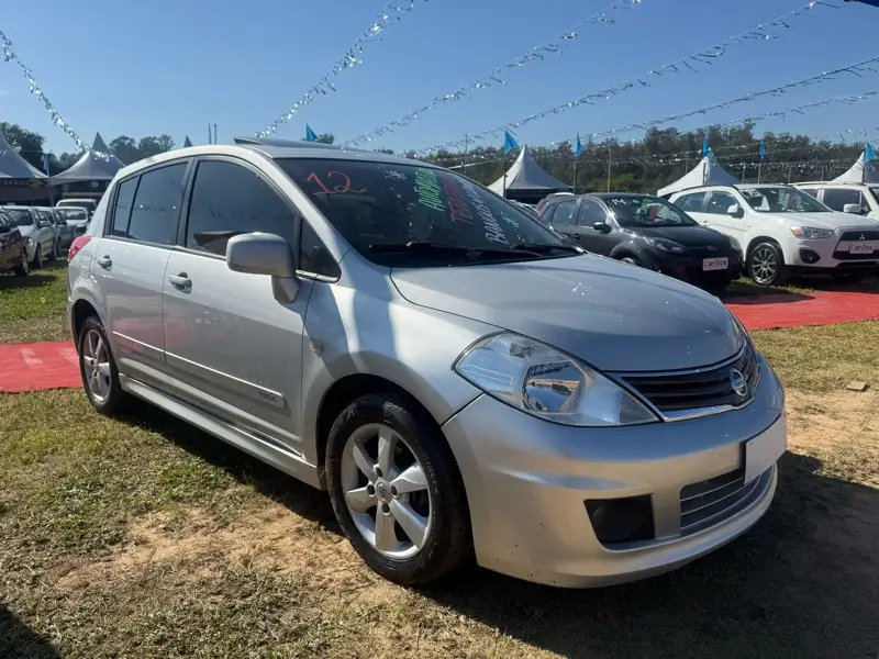 Nissan Tiida SL 1.8 (flex) (aut)