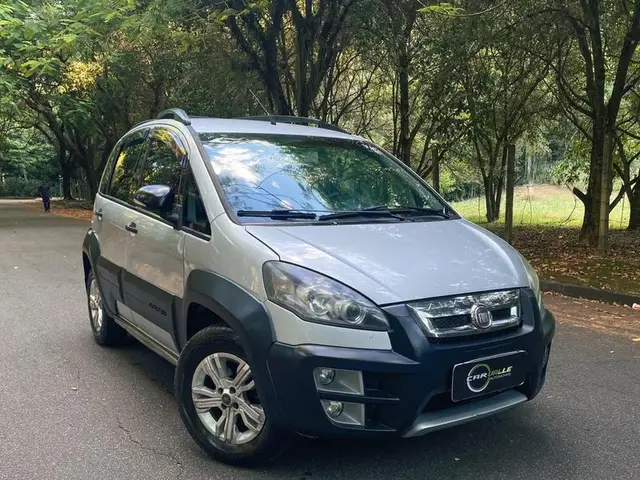 Carro Fiat Idea 2011 Adventure 1.8 16V E.TorQ (Flex)