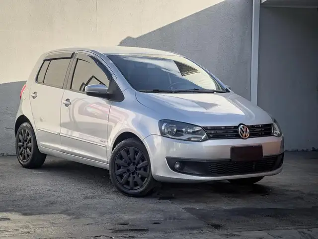 Carro Volkswagen Fox 2014 1.0 TEC BlueMotion (Flex) 4p