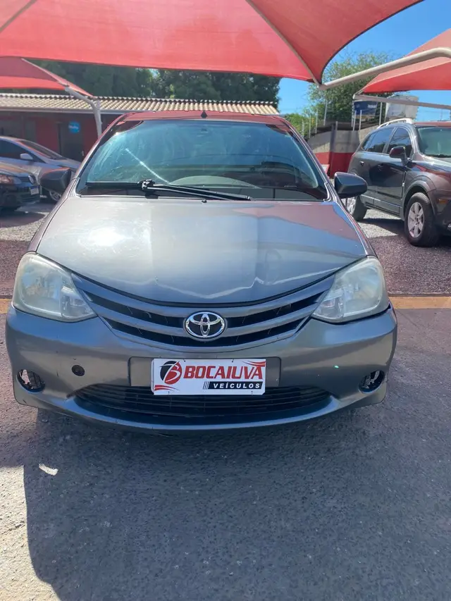 Carro Toyota Etios Sedan 2014 X 1.5 (Flex)