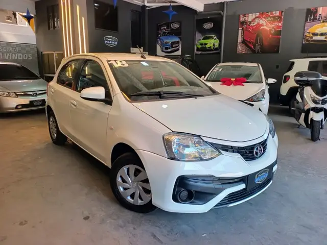 Carro Toyota Etios 2018 XS 1.5 (Flex)