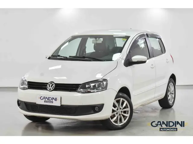Carro Volkswagen Fox 2014 1.0 TEC (Flex) 4p
