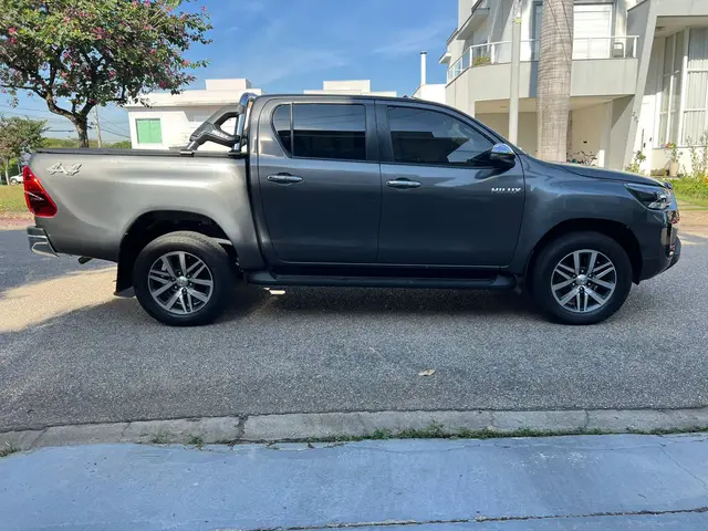 Carro Toyota Hilux Cabine Dupla 2019 Hilux 2.8 TDI SRV CD 4x4 (Aut)