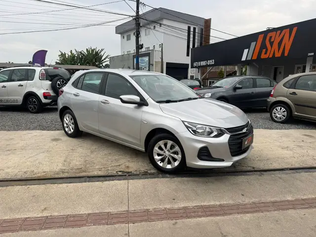 Carro Chevrolet Onix 2023 LT 1.0