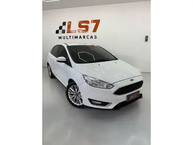 Carro Ford Focus Hatch 2017 SE Plus 2.0 PowerShift