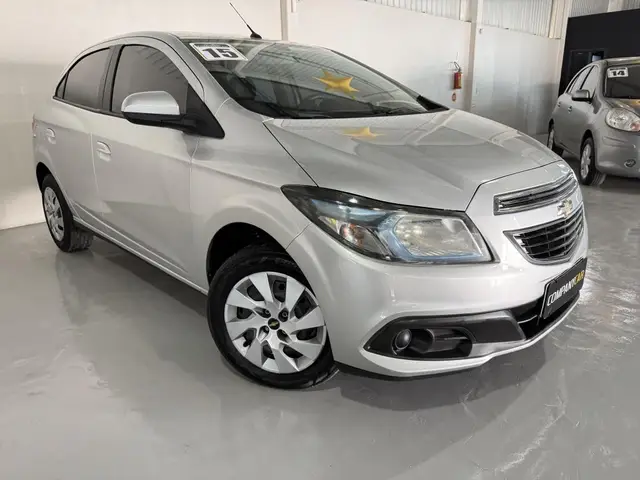 Carro Chevrolet Onix 2015 1.4 LT SPE/4 (Aut)