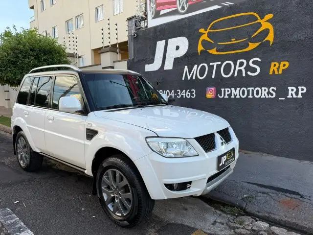Carro Mitsubishi Pajero TR4 2013 2.0 16V 4x2 (Flex)
