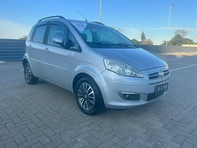 Carro Fiat Idea 2014 Attractive 1.4 8V (Flex)