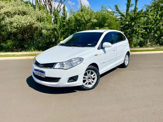Carro CAOA Chery Celer 2014 Hatch 1.5 16V (Flex)