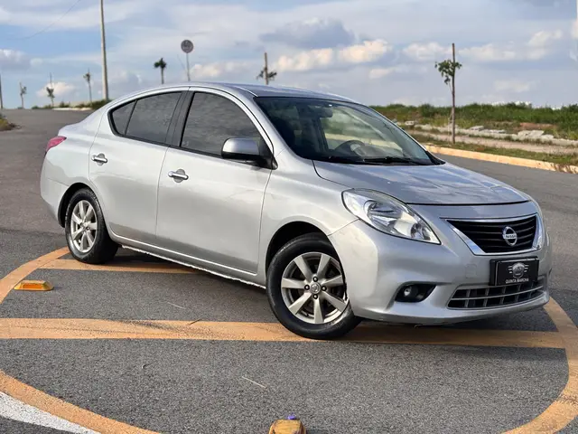 Carro Nissan Versa 2013 1.6 16V SL (Flex)