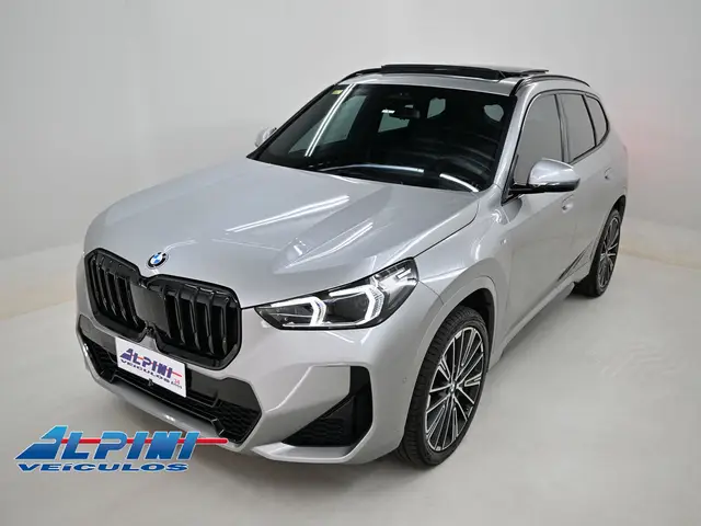 Carro BMW 330e 2024 M Sport 2.0 Turbo (Aut.) (Híb.)