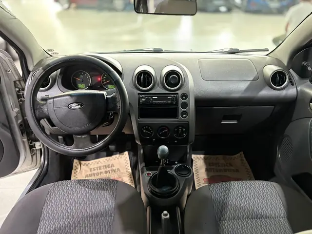 Carro Ford Fiesta Sedan 2006 1.6 (Flex)