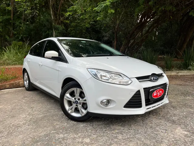 Carro Ford Focus Hatch 2015 SE 1.6 16V TiVCT PowerShift