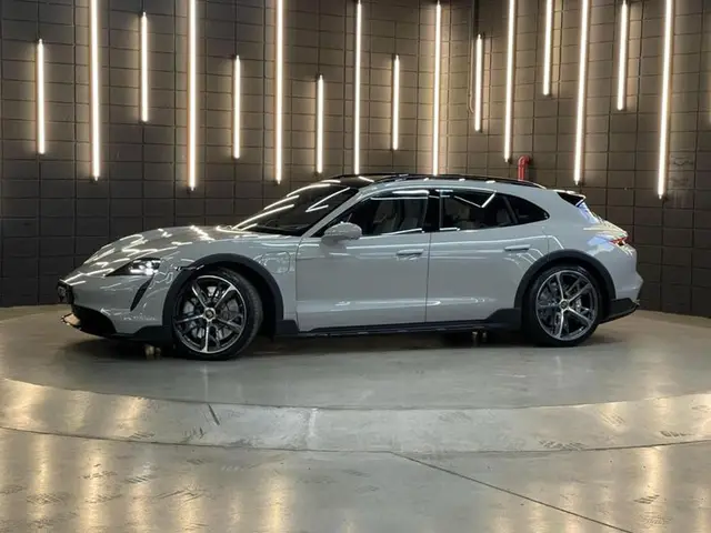 Carro Porsche Taycan Cross Turismo 2024 4S (Elétrico)
