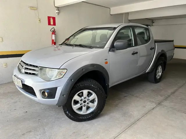 Carro Mitsubishi L200 Triton Sport 2013 3.2 Di-D 4x4 GLS