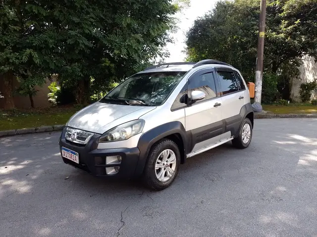 Carro Fiat Idea 2013 Adventure 1.8 16V Dualogic (Flex)
