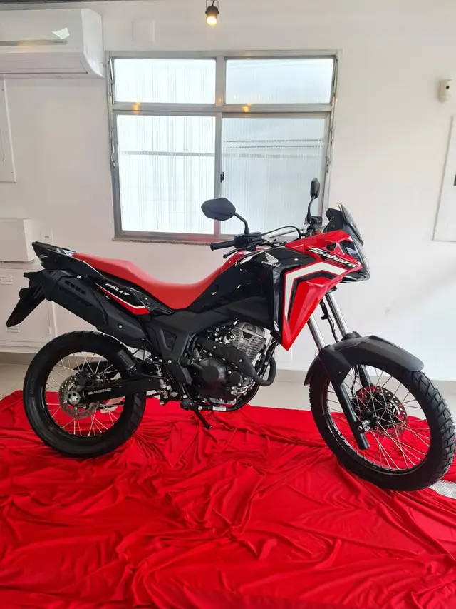 Moto Honda XRE Sahara 300 2025 Rally