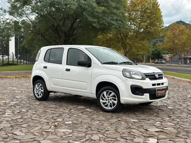 Fiat Uno Attractive 1.0 8V (Flex) 4p