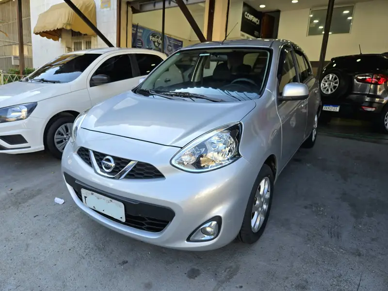 Nissan March 1.6 16V SV (Flex)