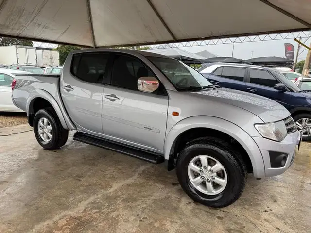 Carro Mitsubishi L200 Triton Sport 2013 2.4 HLS (Flex)