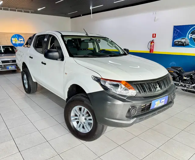 Carro Mitsubishi L200 Triton Sport 2022 GL 2.4 DID-H 4x4 (Aut)