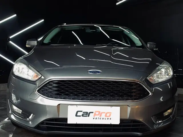 Carro Ford Focus Hatch 2017 SE Plus 2.0 PowerShift