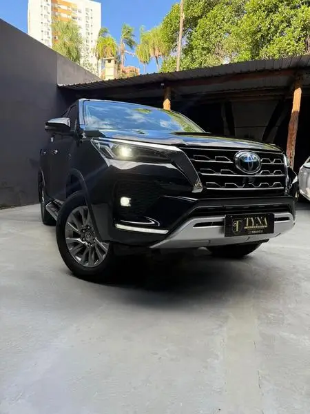 Toyota Hilux Cabine Dupla GR-S 4x4 2.8 TDI Dies. Aut.