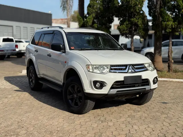 Carro Mitsubishi Pajero Dakar 2015 3.2 HPE 4WD (Aut)