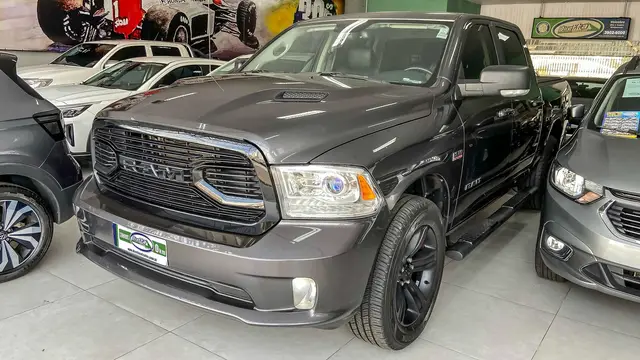Carro RAM Classic 2022 Laramie 5.7